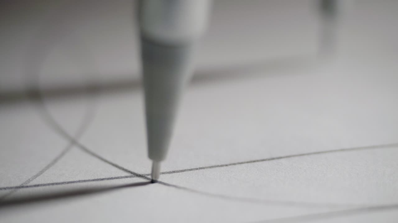 macro hombre dibuja círculo cambios de enfoque de la aguja a la cabeza