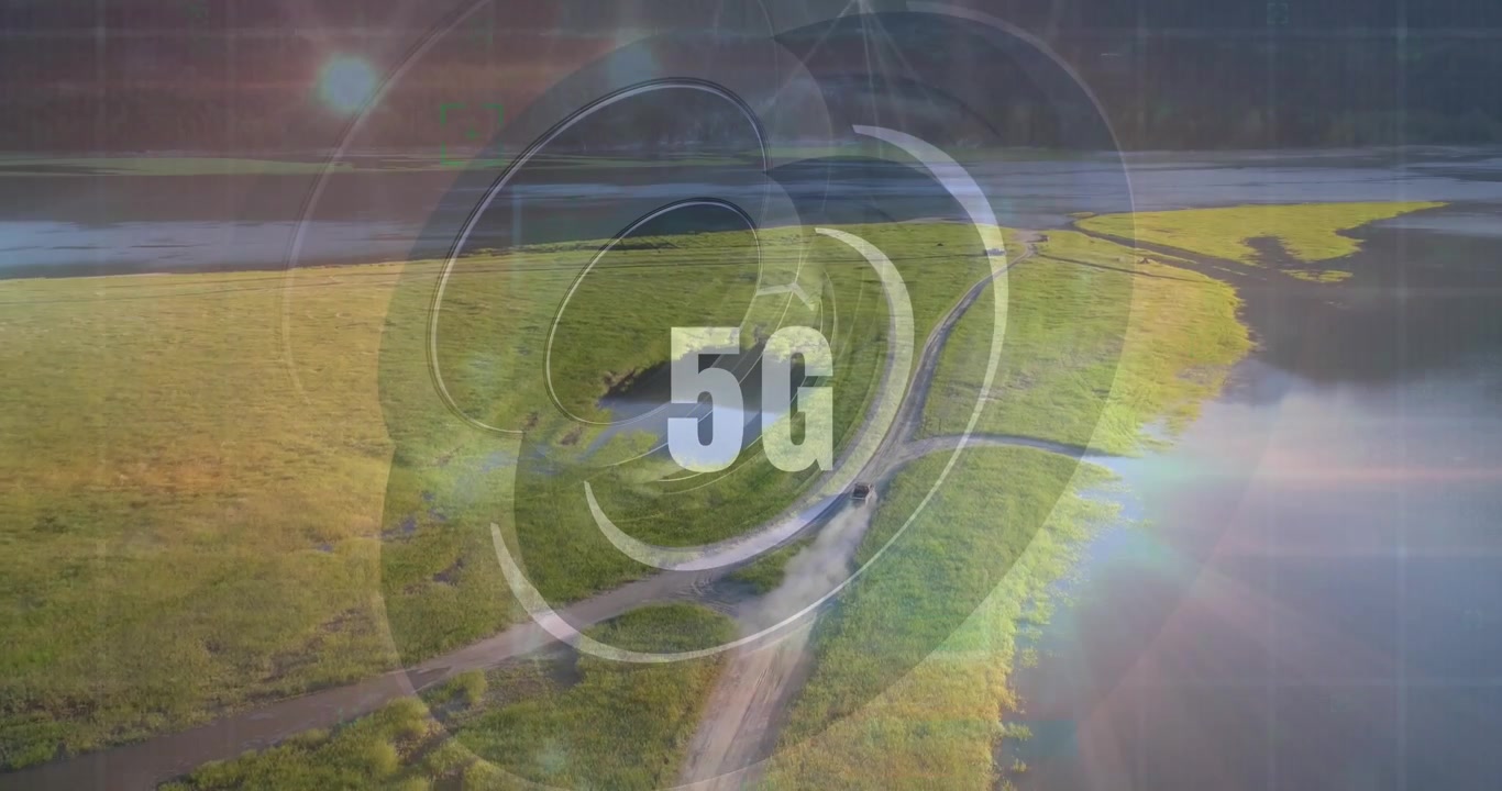 Animation af finansiel databehandling over en kaukasisk kvinde, der behandler finansielle data.