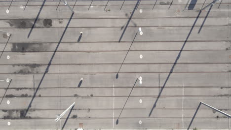 las vías del tranvía vacías desde arriba montpellier día soleado