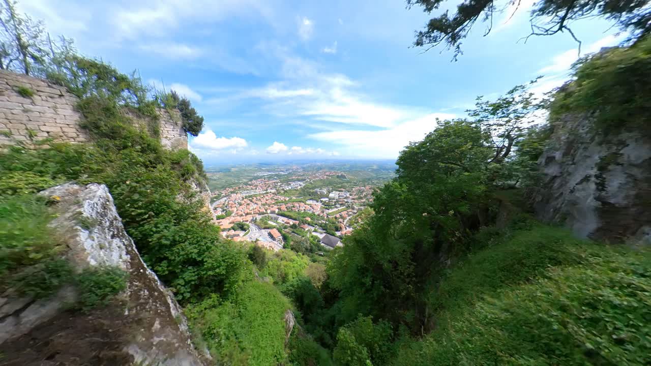 산마리노의 방어 성벽