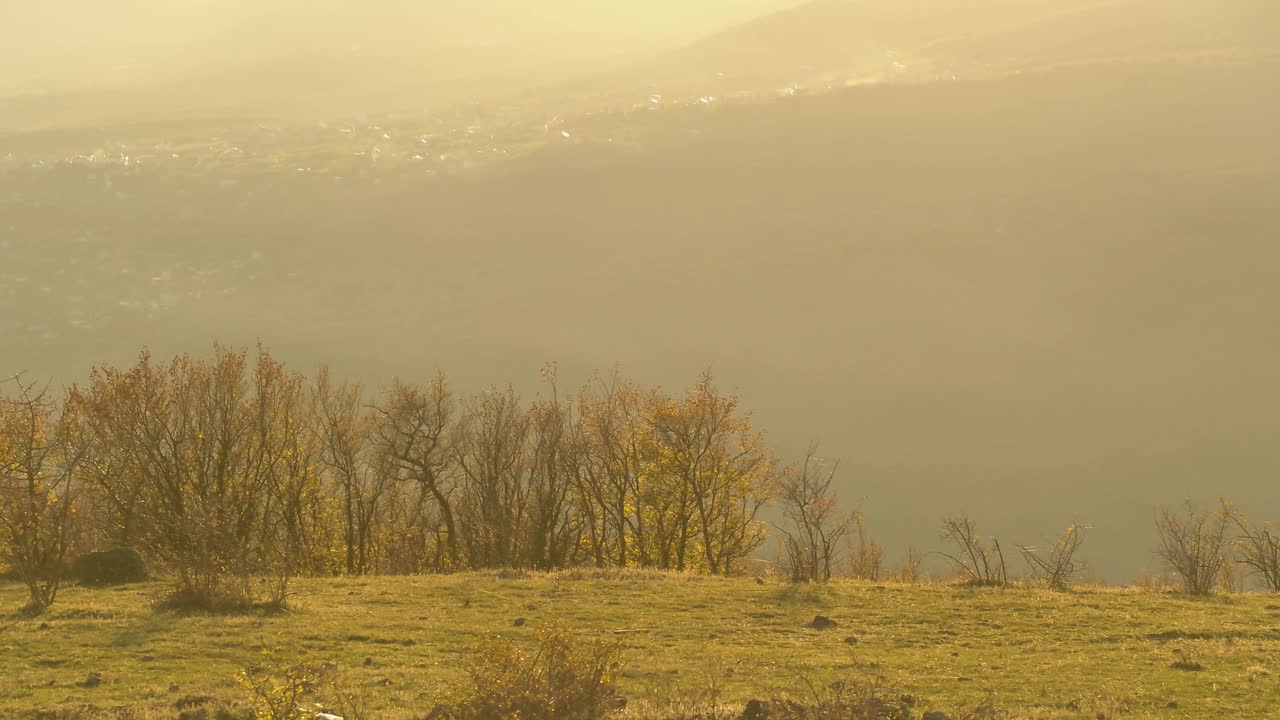 vista de las montañas de otoño