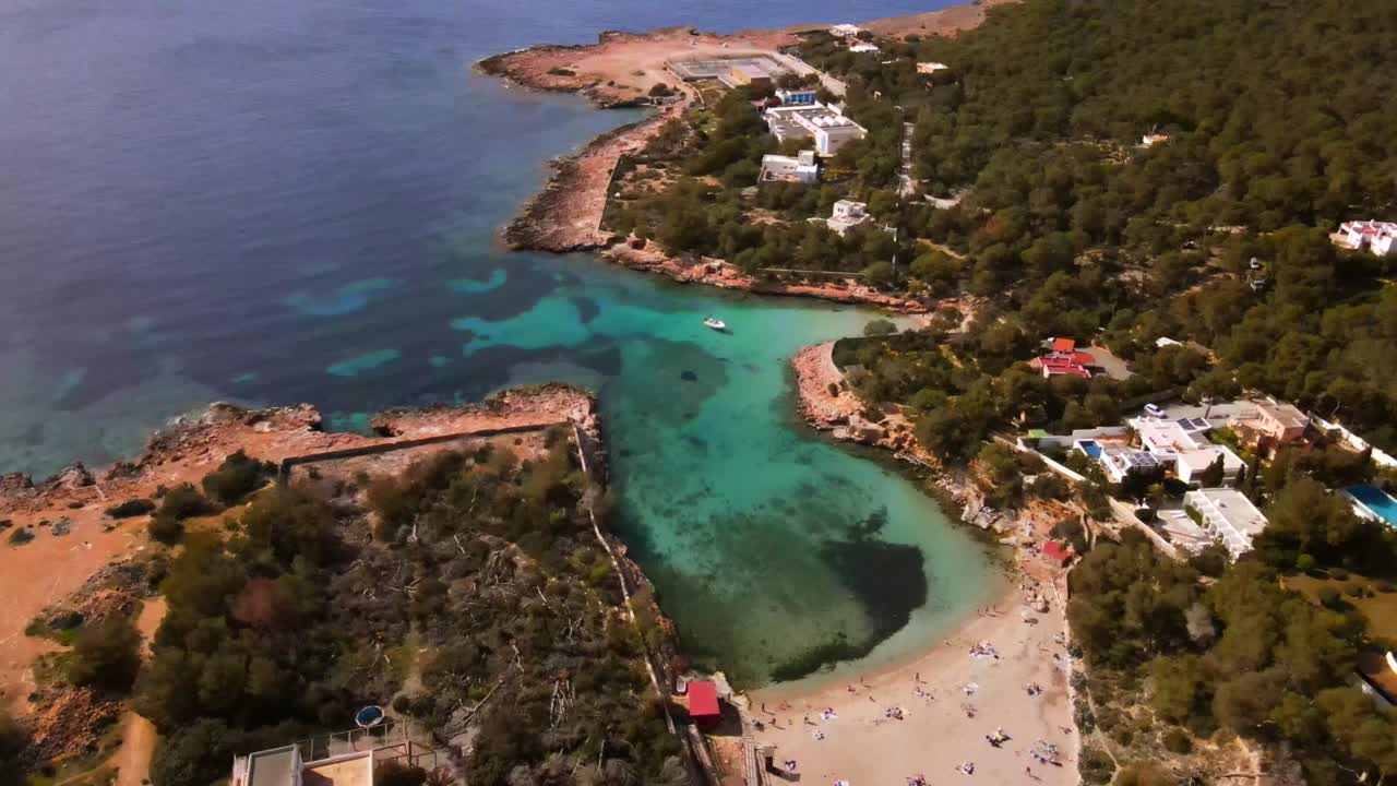 Praias de Cala Gracio e Cala Gracioneta em Ibiza, Espanha