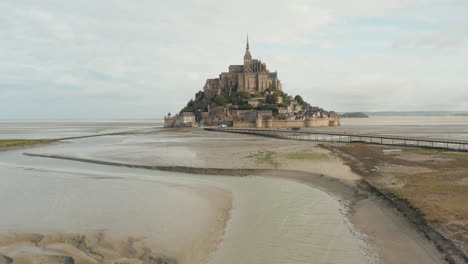 Mont-Saint-Michel,-Frankreich-Schloss-Im-Ozean-Gründer