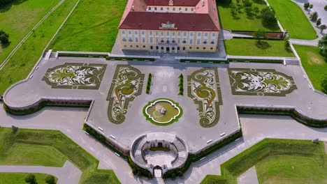 el palacio schloss hof y su jardín barroco en austria - foto aérea