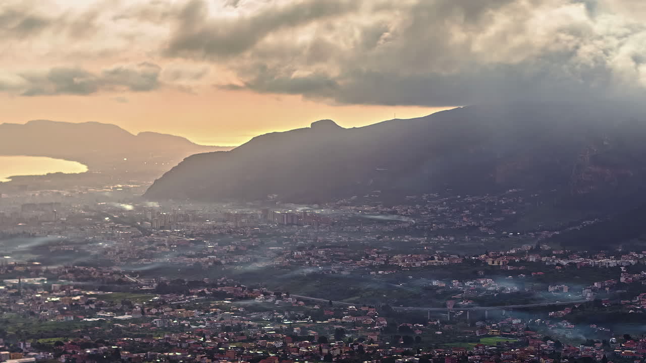 lapso de tiempo del amanecer desde un mirador panorámico de palermo, sicilia italia