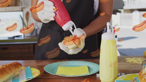 animación de iconos de perritos calientes sobre mujer afroamericana trabajando en un camión de comida