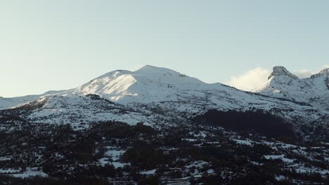 Lapso-De-Tiempo-De-Los-últimos-Rayos-De-Sol-Tocando-Las-Montañas-En-Panticosa