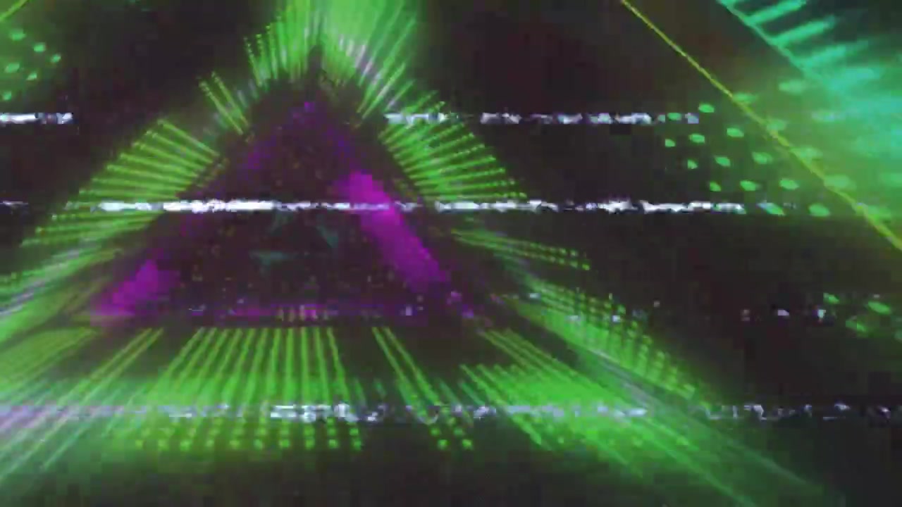 Triangolo centrale viola neon che si illumina e pulsa in una scena glitch astratta, con punti radiali verdi
