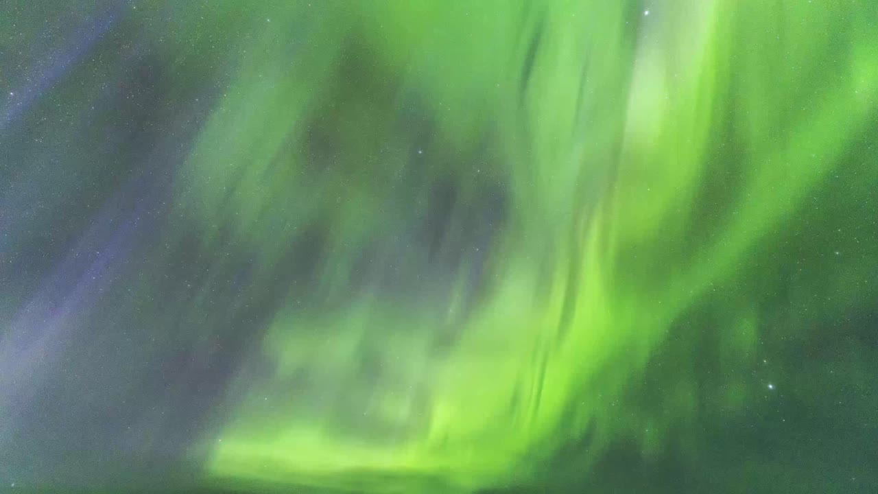 increíble vista de la aurora boreal en el cielo nocturno