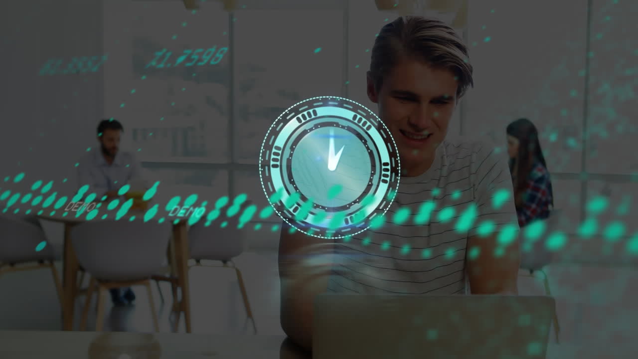 animación del procesamiento de datos y el reloj que se mueve sobre diversas personas de negocios en la oficina