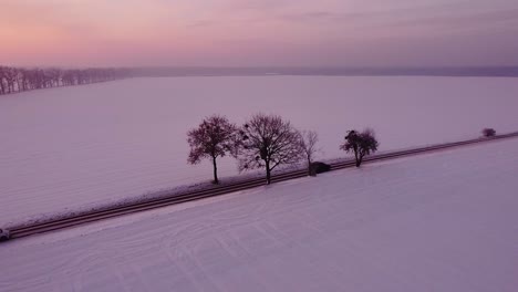 Amplios-Campos-Cubiertos-De-Nieve