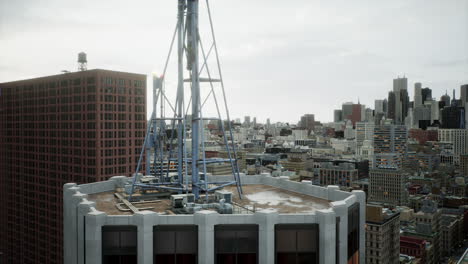 el techo del edificio con escotillas de ventilación