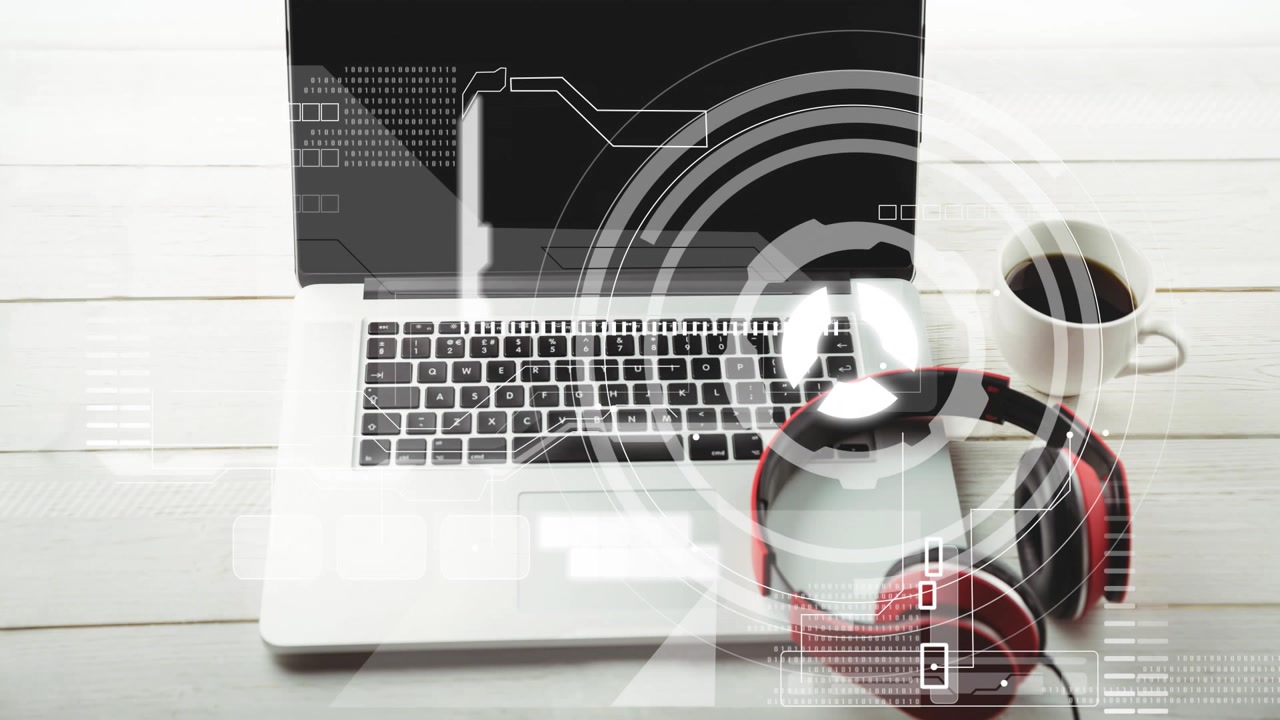 Animazione di barre di caricamento e cerchi di un reattore ad arco su un laptop, cuffie e una tazza di caffè su un tavolo.