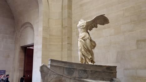 the winged victory of samothrace at the louvre museum