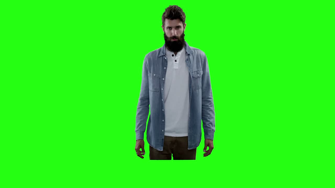 hombre fingiendo usar una pantalla digital