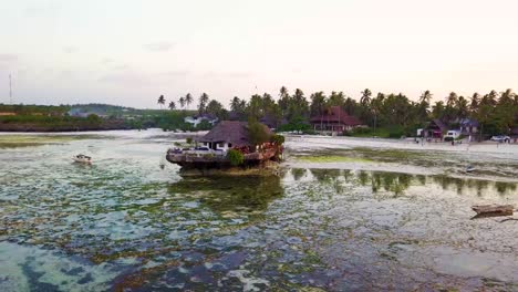 Una-Pequeña-Cabaña,-Restaurante-O-Bar-En-Una-Playa-Cerca-De-Stonetown-Zanzíbar-África-1