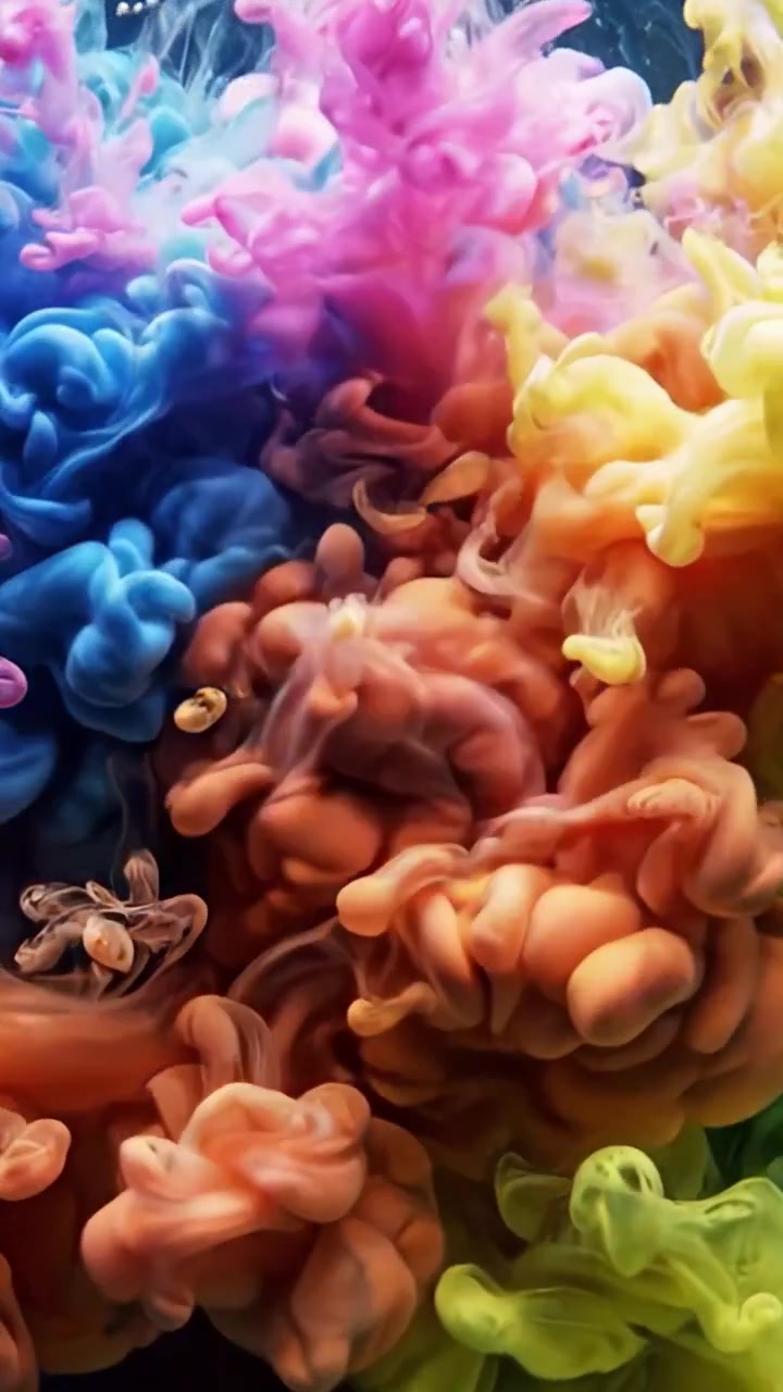 Una Trasformazione Affascinante di Colori Vivaci e Motivi Fluidi nel Liquido, Mettendo in Mostra l'Essenza Artistica della Dinamica dei Fluidi e della Bellezza Astratta