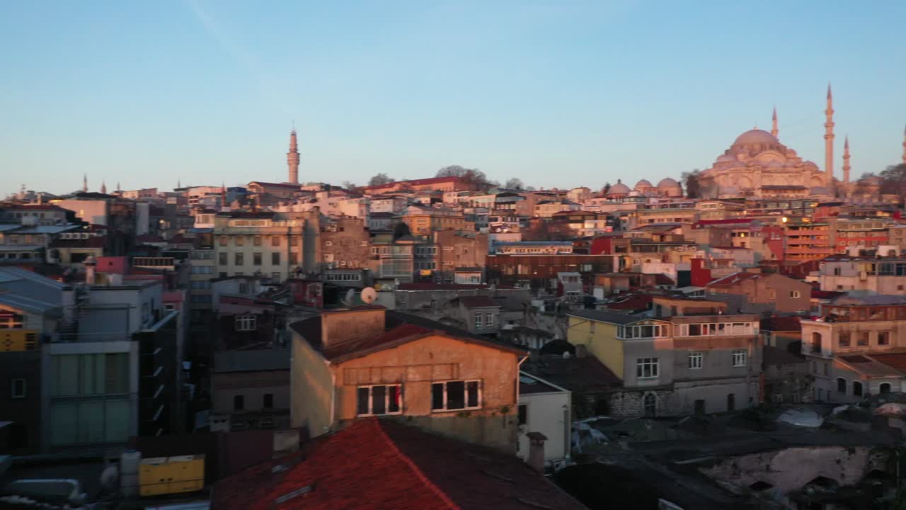 período de cuarentena, calles y avenidas vacías mezquita süleymeniye