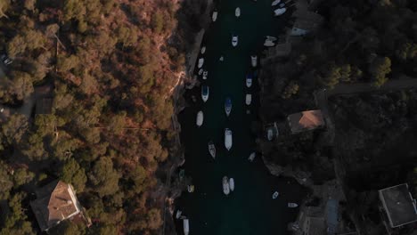 Spanien-Mallorca-Cala-Figuera-Ansicht-Von-Oben-Mit-Einer-Drohne-Bei-4k-24-Fps-Mit-Nd-filtern-Und-Zu-Verschiedenen-Tageszeiten-Mit-Dji-Mavic-Air