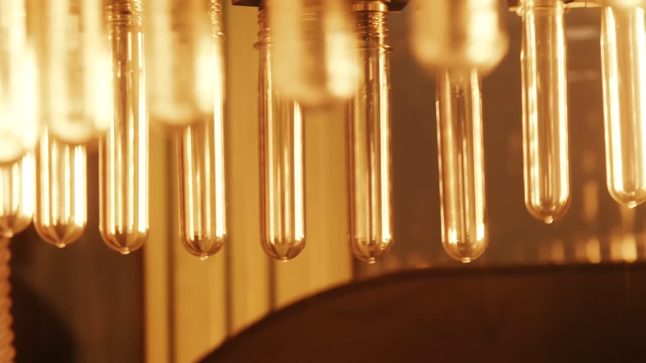 컨베이어 벨트에서 가공하기 위한 물 병통 라인