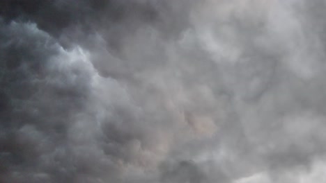 Gewitter-Im-Dunklen-Cumulonimbus,-4K-Hintergrund