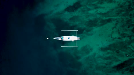 Indonesian-boat-on-a-shore-of-Gili-Air-island-in-Indonesia