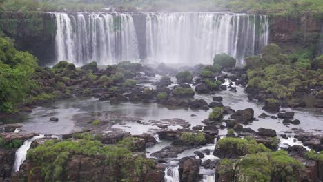 vista desde brasil de las cataratas del iguazú en argentina 3