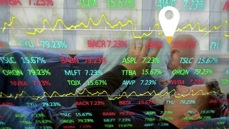 Animación-Del-Procesamiento-De-Datos-Financieros-Con-Un-Icono-De-Etiqueta-De-Mapa-Sobre-Un-Hombre-Caucásico-Sosteniendo-A-Un-Bebé