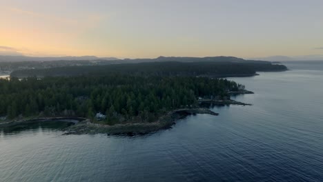 Naturaleza-Tranquila-En-La-Isla-De-Protección-En-El-Puerto-De-Nanaimo-En-Columbia-Británica,-Canadá