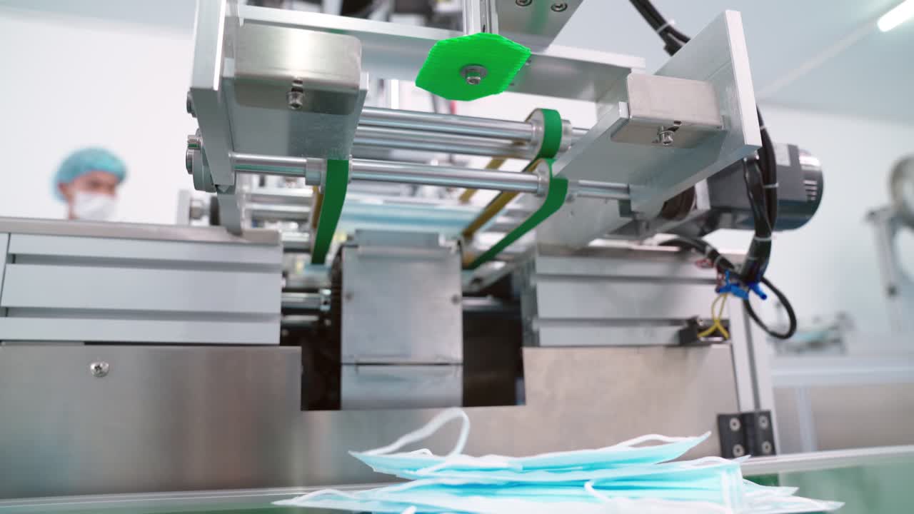 línea de producción de máscaras faciales en una fábrica moderna