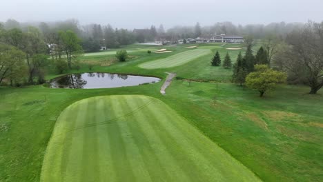 Golfplatz-An-Einem-Bewölkten-Tag