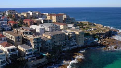 Vista-Aérea-De-La-Ciudad-De-Ben-Broquel-Cerca-De-La-Playa-De-Bondi-En-Los-Suburbios-Del-Este,-Nueva-Gales-Del-Sur,-Australia