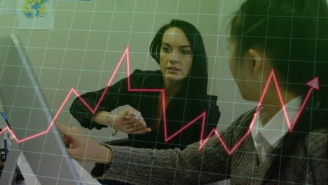 animación del procesamiento de datos financieros sobre personas de negocios