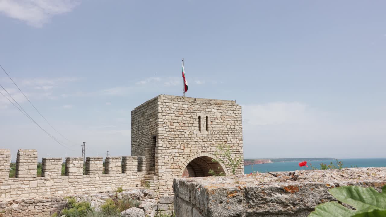 puerta medieval de la fortaleza de kaliakra en el cabo kaliakra, bulgaria