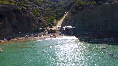 pequeña bahía secreta con un bar de cócteles espectacular antena