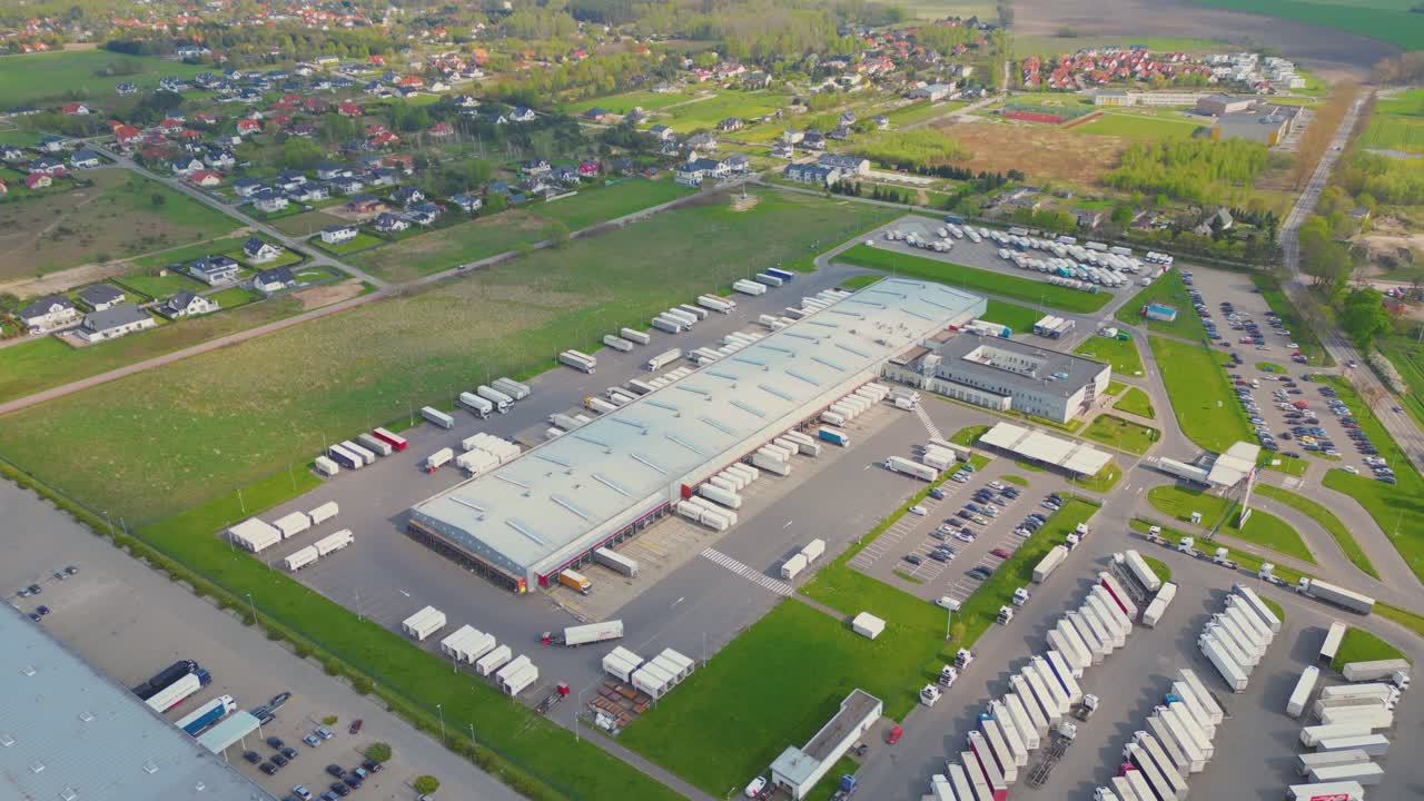 물품 창고의 공중 전망