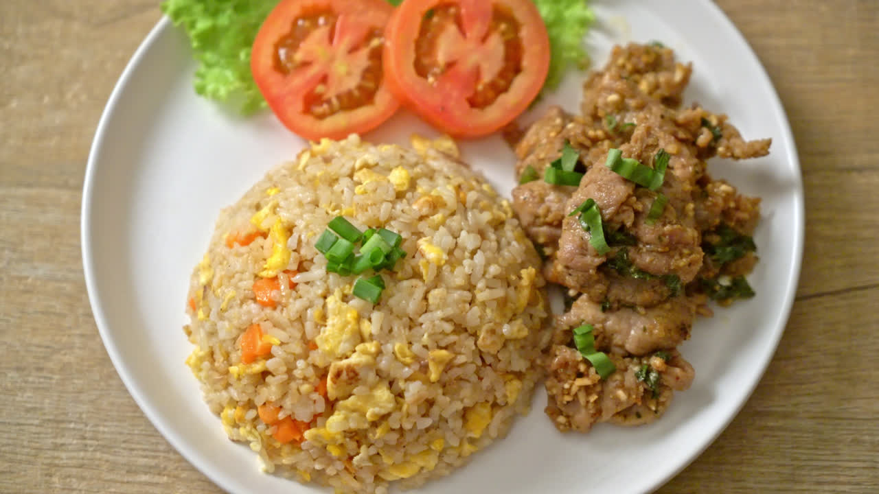 arroz frito con cerdo a la plancha