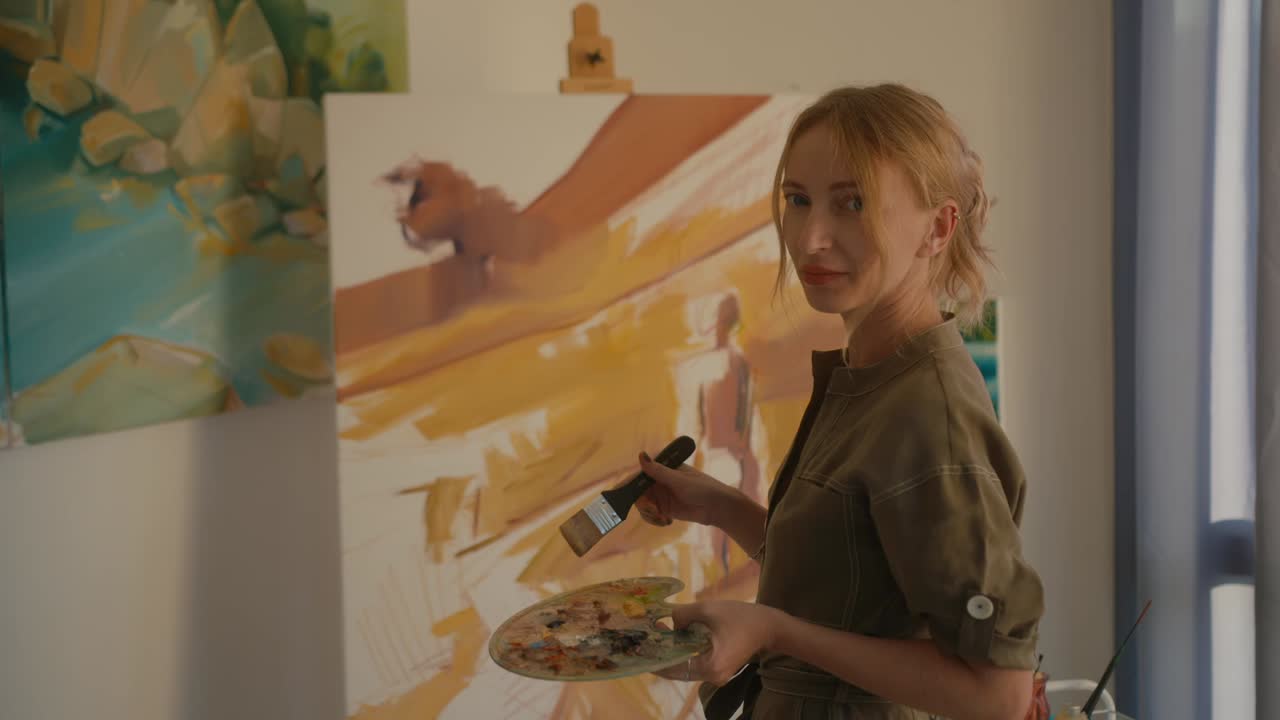 그녀의 스튜디오에서 예술가