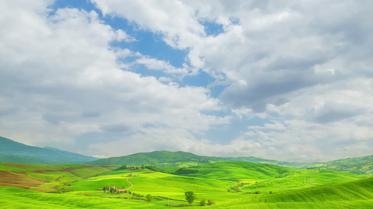 Landscape in Tuscany with green hills, 4k time-lapse video