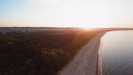 Ronald-Reagan-Park-Strand-Bei-Sonnenuntergang-Luftaufnahme