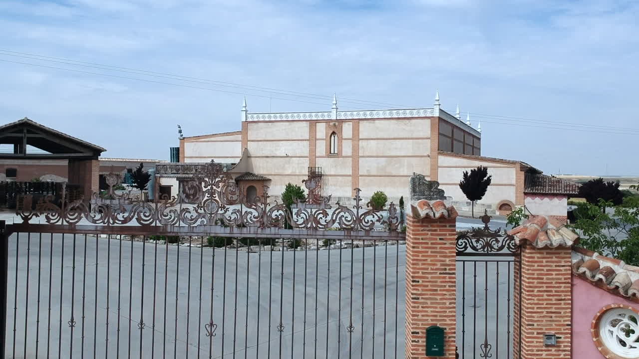 Bodega Gótica is a family business that has been producing grapes for several generations in the municipality of Rueda