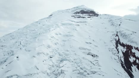 Vista-Aérea-Del-Glaciar-Volcán-Cotopaxi,-Ecuador