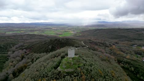 ancho aéreo extremo, castillo-torre da pena, xinzo de limia, ourense, españa