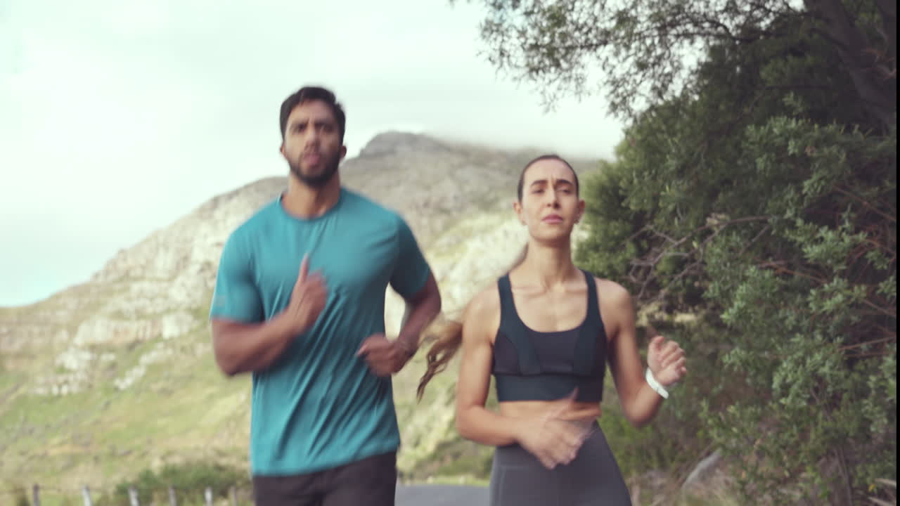 fitness, correr al aire libre y un par de amigos