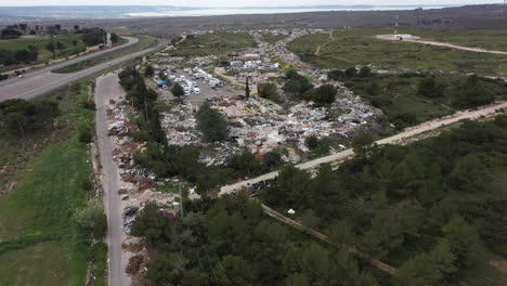 Vertedero-De-Residuos-No-Autorizado-Con-Caravanas-Y-Gitanos-Vista-Aérea-De-Francia