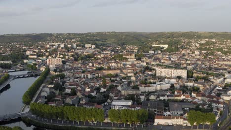 Toma-Aérea-De-Drones-De-Montluçon-En-El-Centro-De-Francia