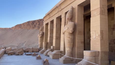 Templo-De-La-Reina-Hatshepsut-En-El-Valle-De-Los-Reyes,-Luxor-Egipto
