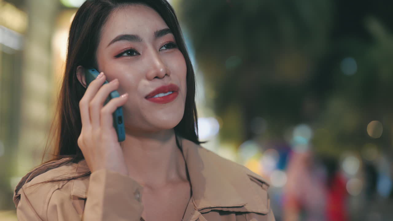 밤에 전화하는 여자