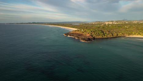 Anflug-Aus-Der-Luft-über-Fingal-Head,-Nord-New-South-Wales,-Australien