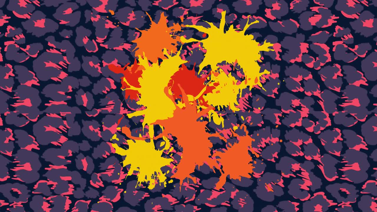 보라색 표범 인쇄 배경에 대한 복사 공간과 함께 다채로운 페인트 얼룩 배너